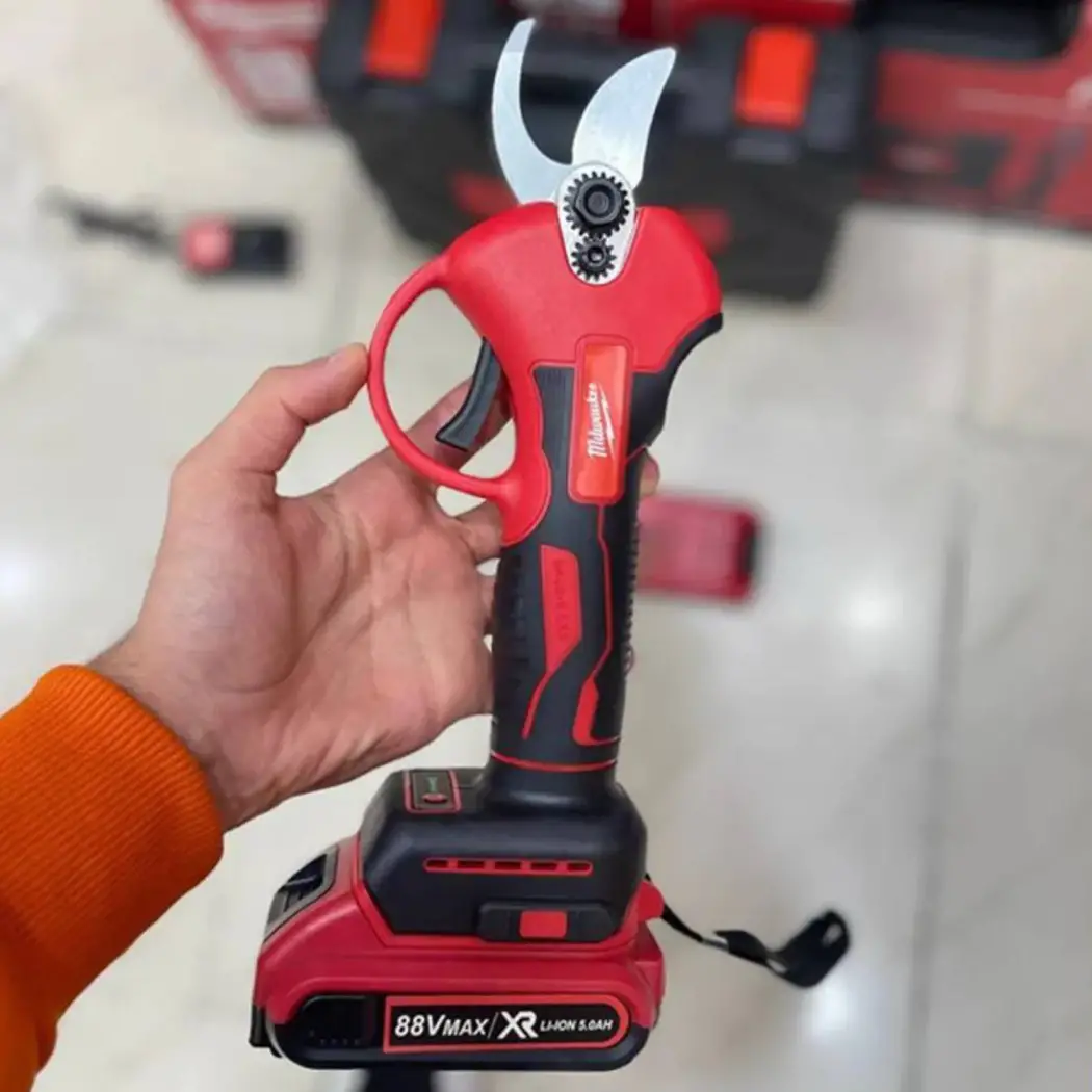 قیچی شارژی Milwaukee